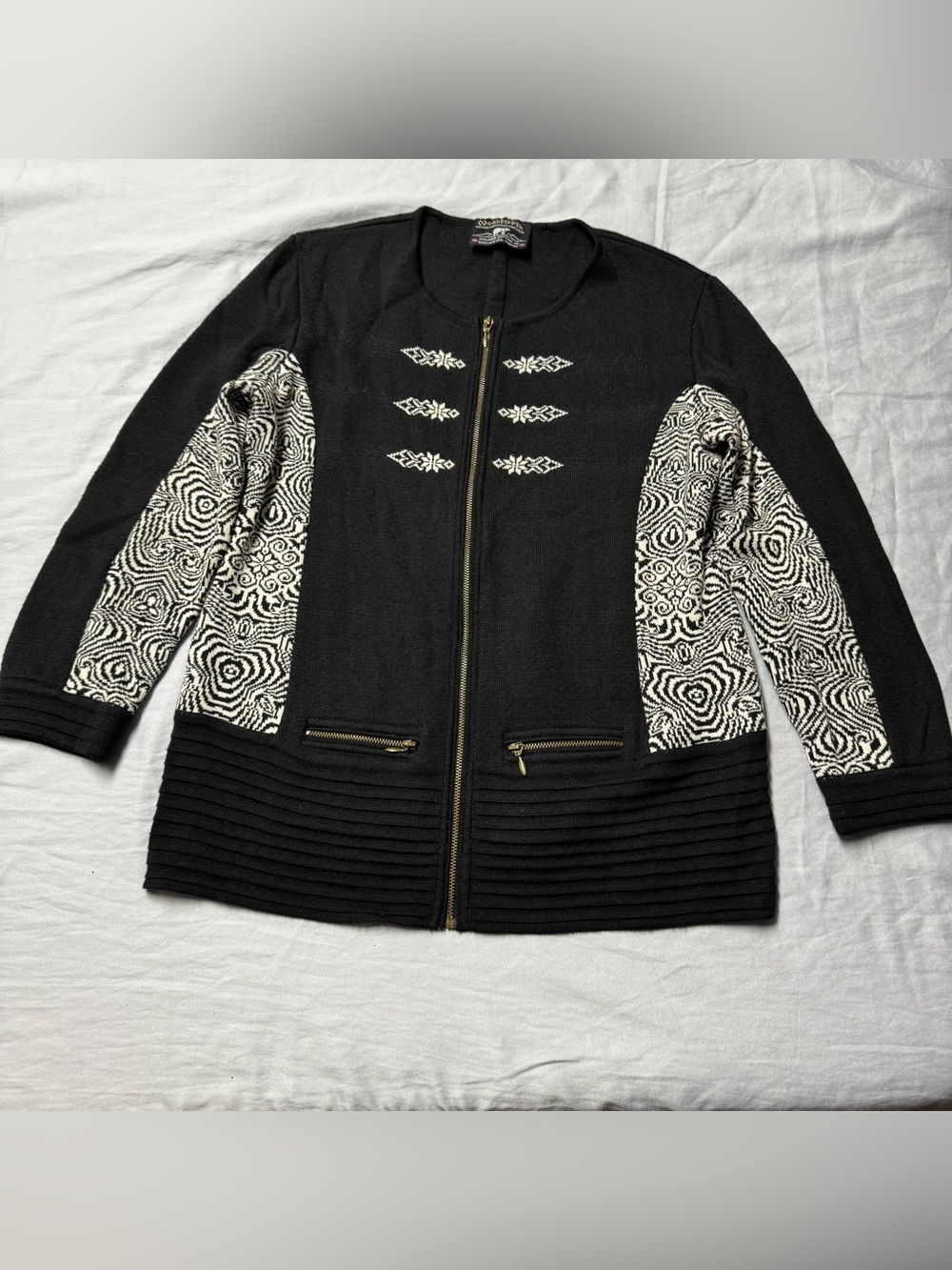Black & White Patterned Zip-Front Women's Knit Cardigan Sweater